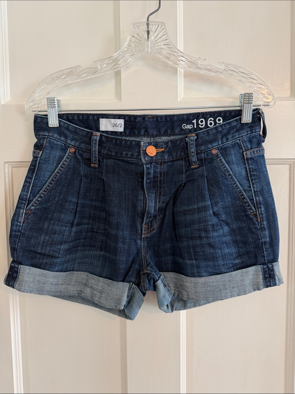 🩴Gap 1969 vintage cuffed jean shorts. Size 26/2.